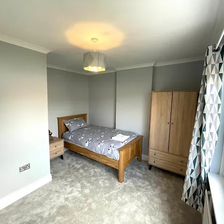 Cozy 3 Bedroom Home Port Talbot Exterior photo