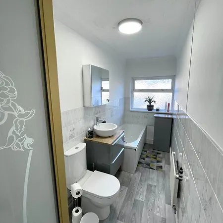 Cozy 3 Bedroom Home Port Talbot Exterior photo