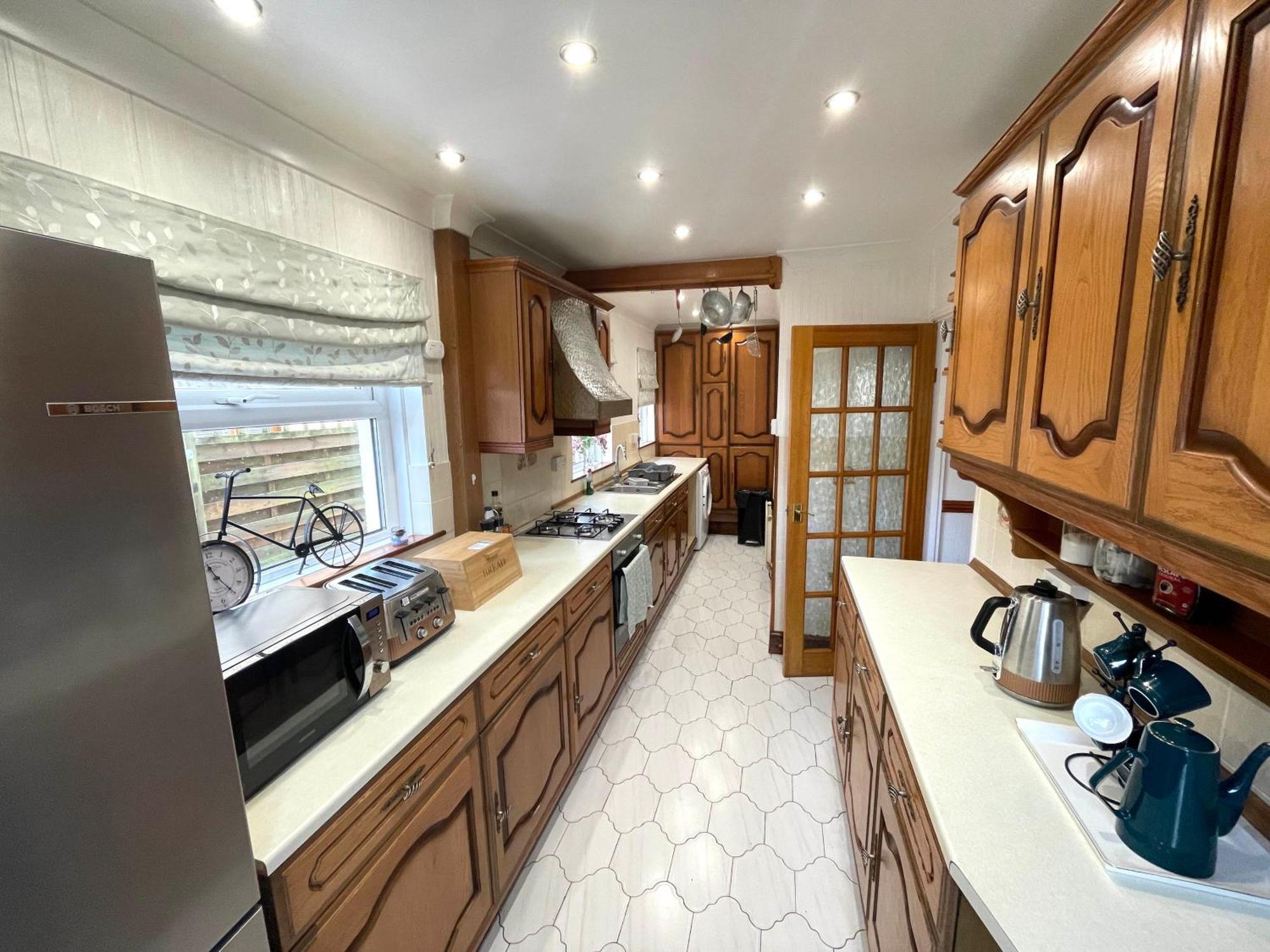 Cozy 3 Bedroom Apartment *
