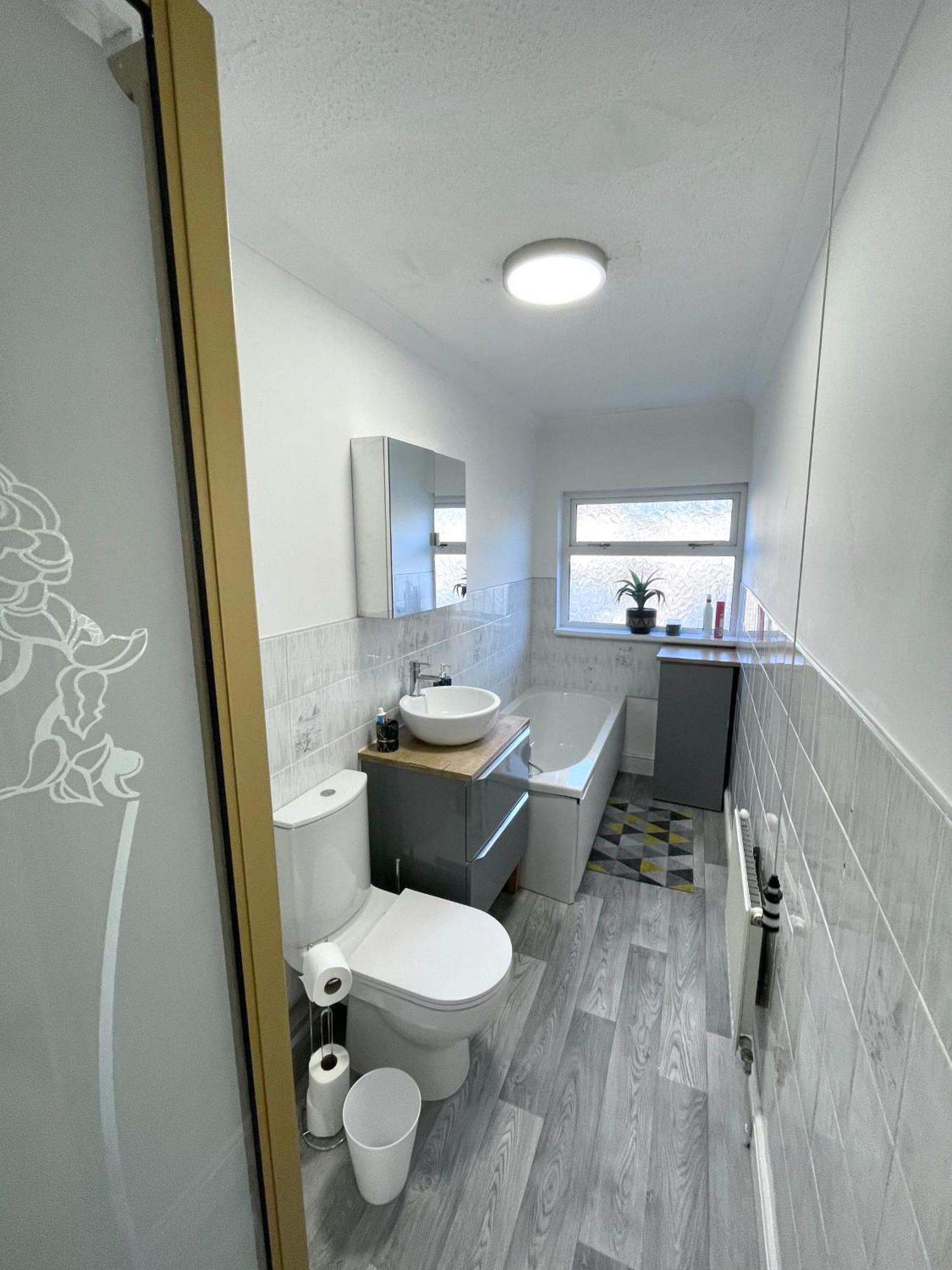 Cozy 3 Bedroom * Port Talbot